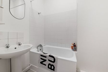 1 Bed Flat, High Street, N8 - Photo 4