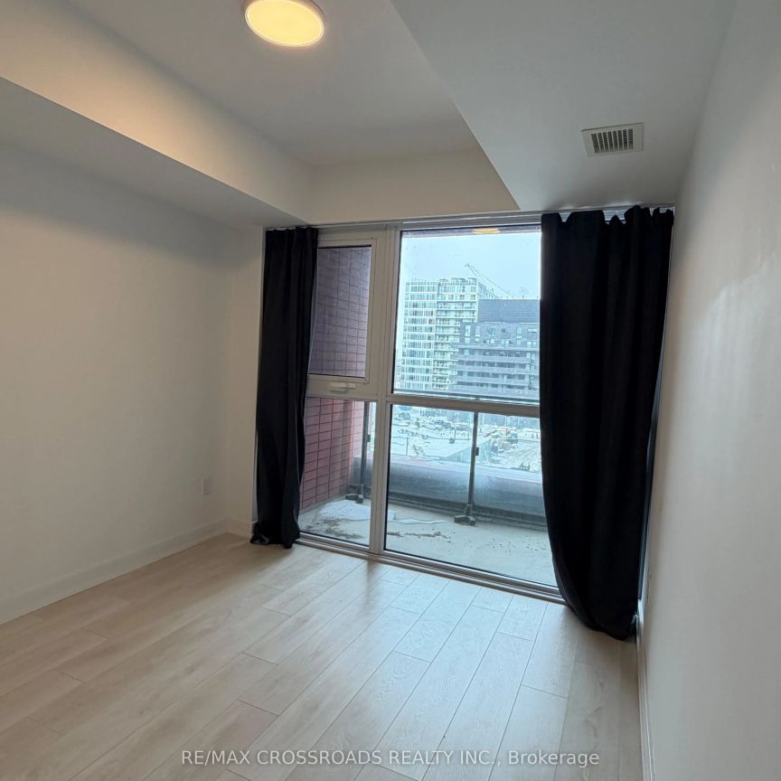 8 TIPPETT Road #529 - Photo 1