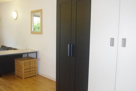 Studio to rent - Photo 3