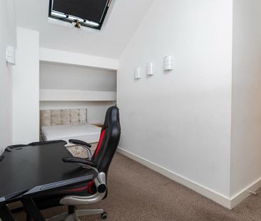 2 bedroom penthouse to rent - Photo 6