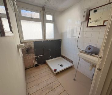 **NO DEPOSIT OPTION AVAILABLE** - Photo 3