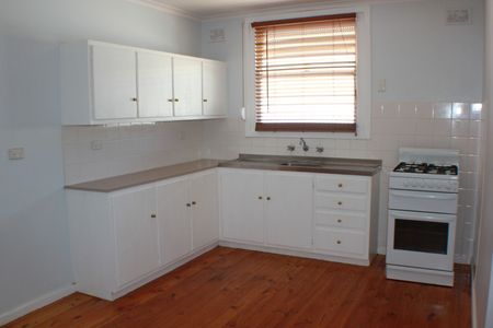 To register & apply for this property, please use this link: https://snug. com/ - Photo 4