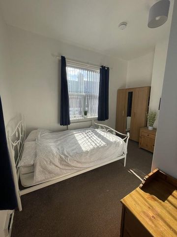 1 Beds - Property - - Photo 5