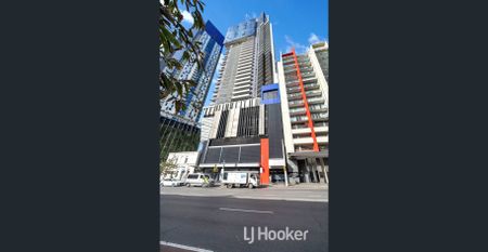 Modern & Spacious Living in the Heart of Southbank - Photo 3