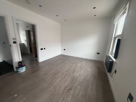 Studio Flat, Norwood Road, SE27 - Photo 2