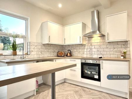 3 bedroom semi-detached house to rent - Photo 5