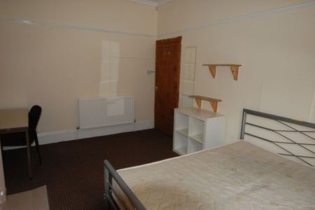 6 bedroom 3 bathrooms - Photo 4