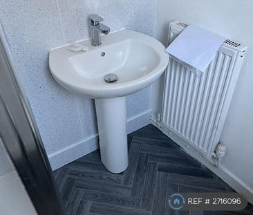 2 bedroom flat to rent - Photo 6