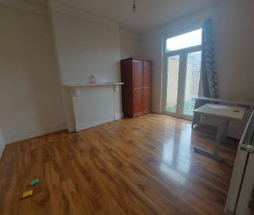 2 bedroom maisonette to rent - Photo 2
