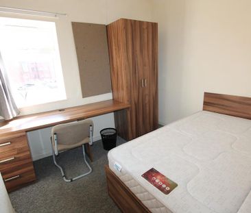 5 bedroom flat to rent - Photo 3