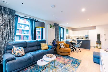 2 Bed Flat, Royal Wharf, E16 - Photo 2