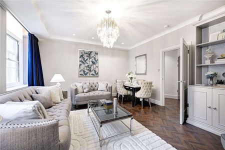 A beautiful two bedroom apartment situated in the desirable Grosvenor Square. - Photo 2