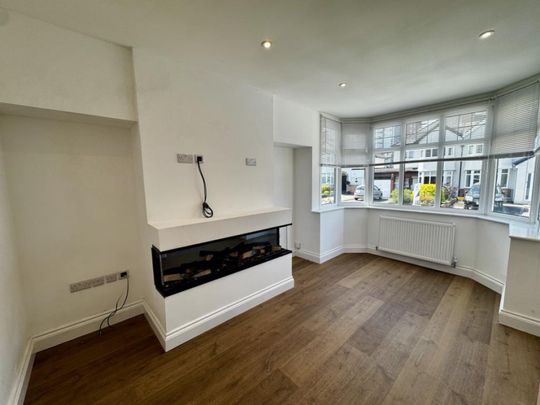 3 Bedroom Semi-Detached House - Photo 1