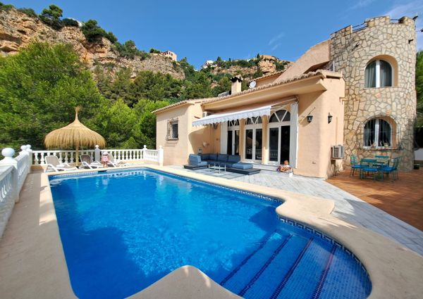 For rent villa with private pool near the beach in Cumbre del Sol, Benitachell