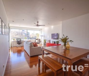 FULLY FURNISHED APARTMENT - SLEEK & STYLISH - Photo 1