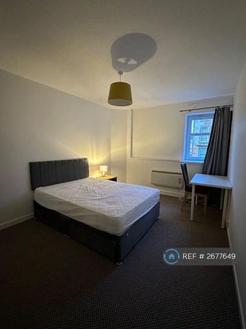 3 bedroom flat to rent - Photo 3