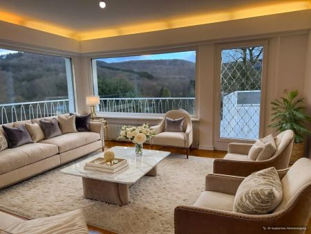 ERSTBEZUG nach Renovierung!!! 4 ZKB-Wohnung mit NEUER Einbauküche - Penthouse Flair ! - Foto 2