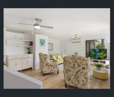 Spacious Family Home in Quiet Helensvale Cul-de-Sac - Photo 1