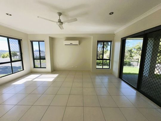 4 Bedroom Home in Quiet Pacific Pines Location! - Photo 1