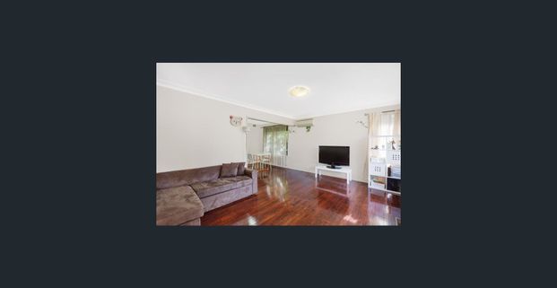 Sun-splash, Warm and Welcoming - Photo 1