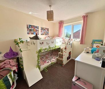 3 bedroom Mid Terraced House to let - Photo 4