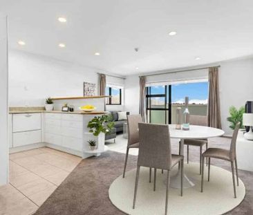 Luxury Low-Maintenance Living in the Heart of ... - Photo 2