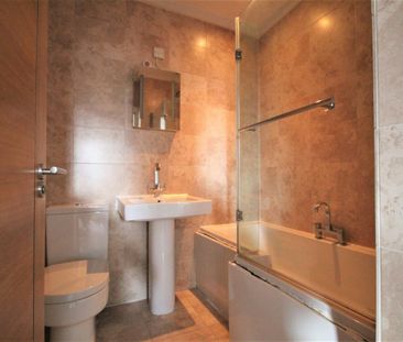 1 bedroom Flat To Let - Photo 3