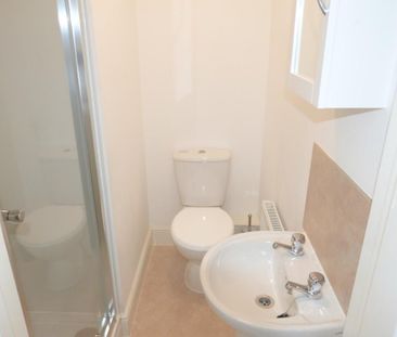 1 bedroom in a house share to rent - Photo 6