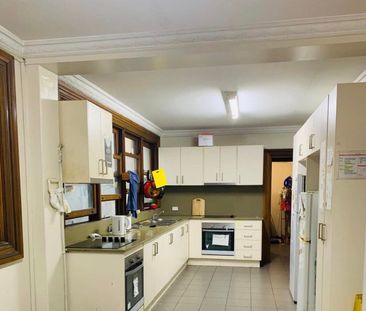 Chippendale - Photo 3