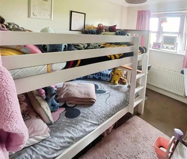 Carswell Gardens, Wickford, Essex - Photo 3