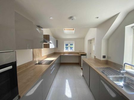2 bedroom semi-detached house to rent - Photo 4