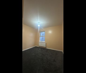 3 Bed Flat, Victoria Road, E6 - Photo 1