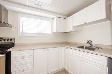 22 Prom Richelieu, Welland - 1 Bedroom + Den Lower Unit - Photo 3