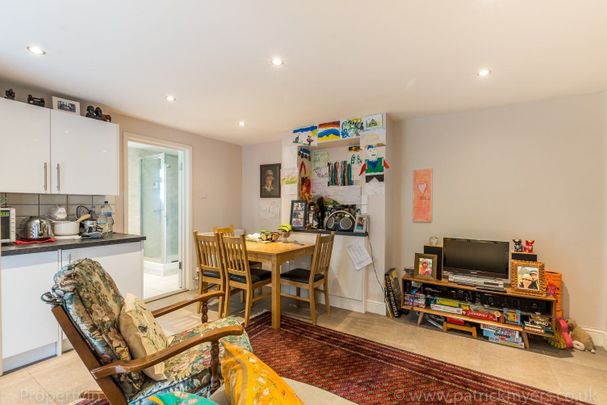 Derwent Grove, London, SE22 - Photo 1