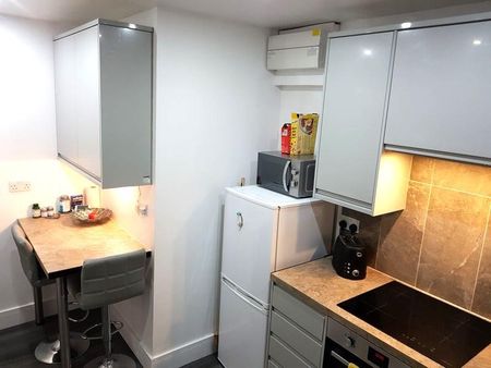 Studio to rent - Photo 2