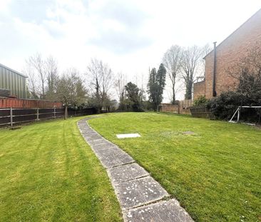 2 bed Flat for rent - Photo 4