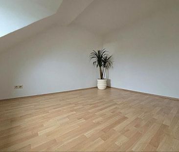 Gemütliche, renovierte 2,5-Zimmer-Wohnung im Dachgeschoss - Foto 1