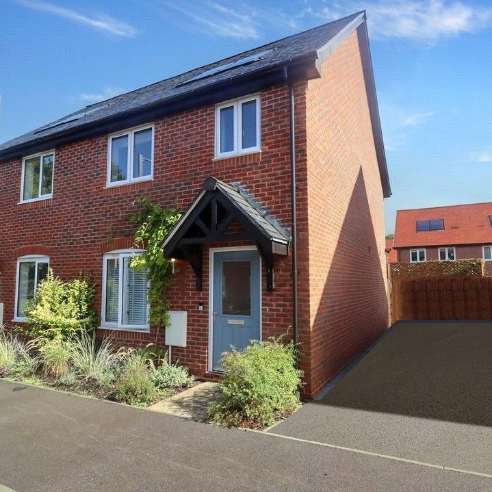 3 bedroom semi-detached house to rent - Photo 1