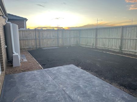 Effortless Living in a Low-Maintenance Home! - Photo 3