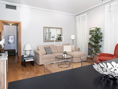 Excellent 2 Bedroom apartment for rent in Cortes / Huertas, Madrid - Photo 3