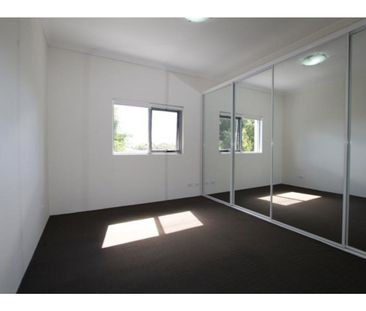 Spacious Two Bedroom Townhouse with Three Car Garage - Photo 4