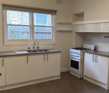 Well Looked after and located in a highly coveted area! - Photo 5