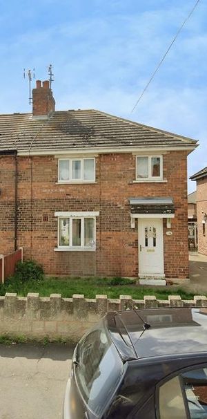 4 bedroom semi-detached house to rent - Photo 2