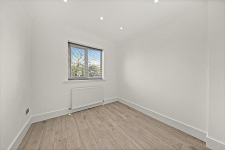 4 bedroom semi-detached house to rent - Photo 4