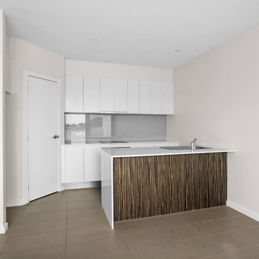 MODERN APARTMENT | LARGE PRIVATE BALCONY | IDEAL LOCATION - Photo 1