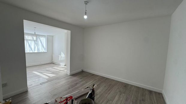 4 bedroom semi-detached house to rent - Photo 1
