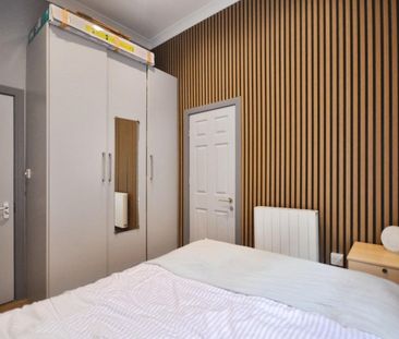 1 bedroom Flat To Let - Photo 2