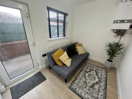 1 bedroom in a house share to rent - Photo 1