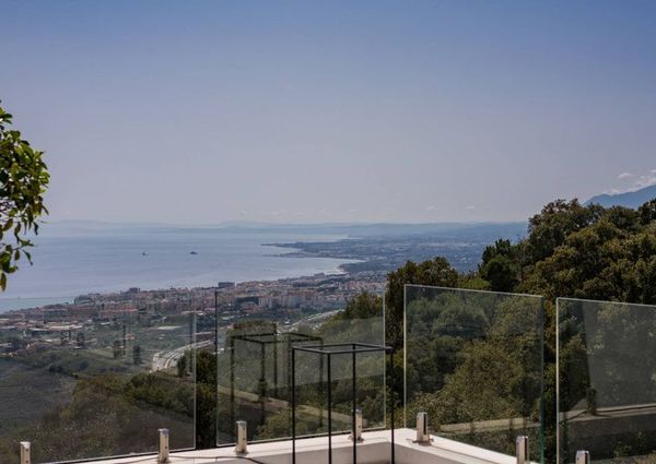 Luxury Villa for rent in Marbella Del Este, Andalusia