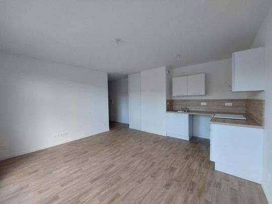 Location Appartement 2 pièces 42m² NOTRE DAME DE BONDEVILLE 76960 - Photo 1